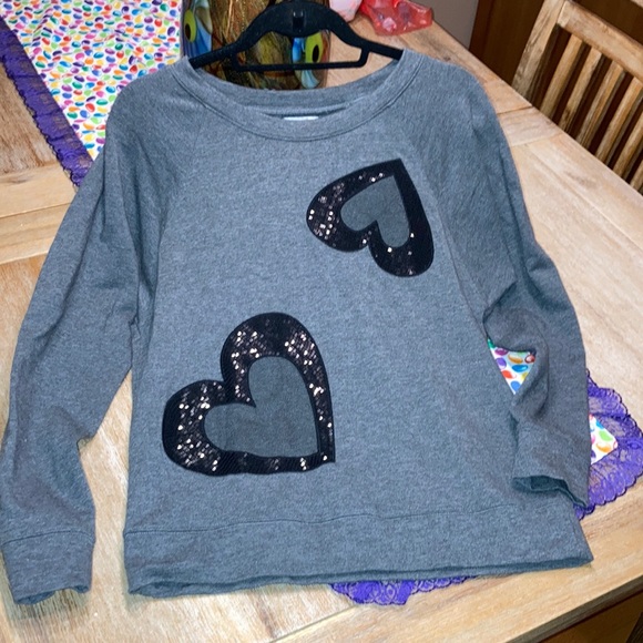 🛍️🛍️ 3 for $5. Beautiful heart sequined and netted top - Picture 1 of 8